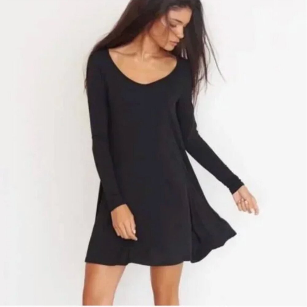Garage Clothing Women's V Neck Swing Dress in Black Size Medium